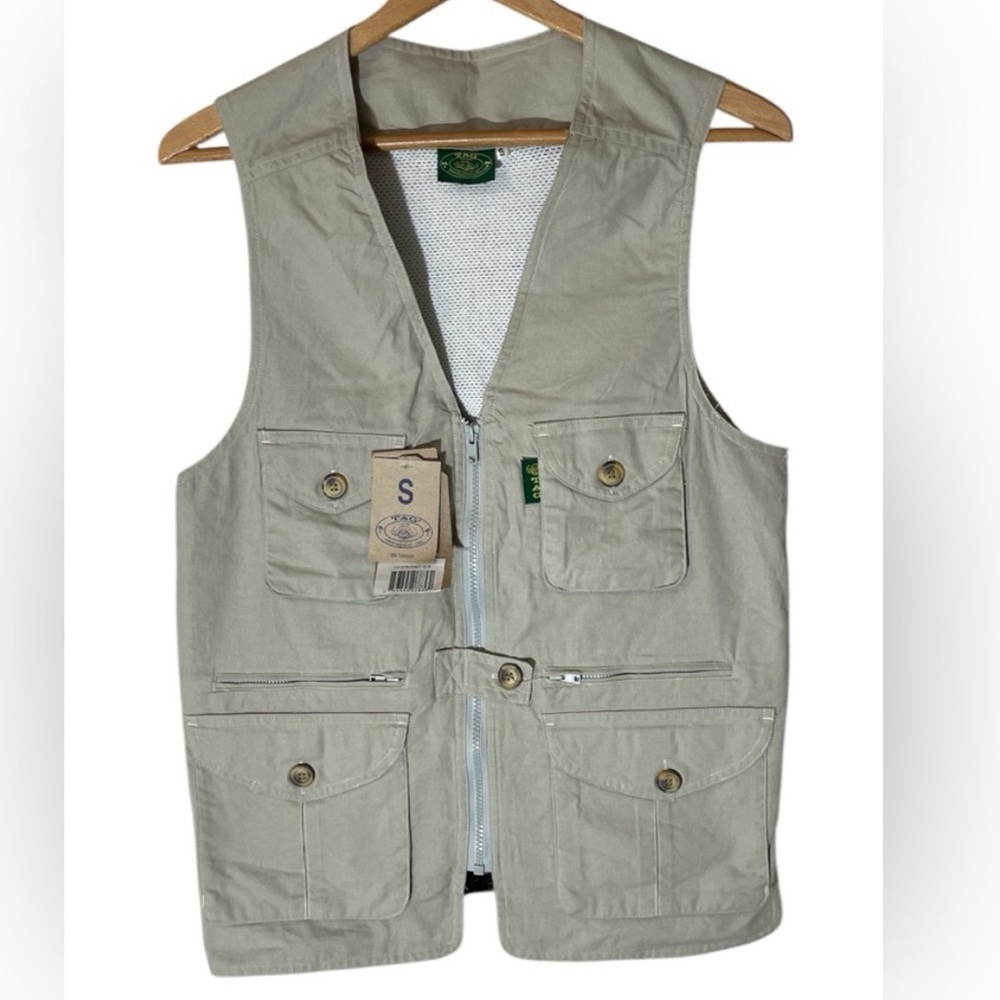 C2- Men’s Small Fishing Vest 
 Multiple Pockets Men’s Small
